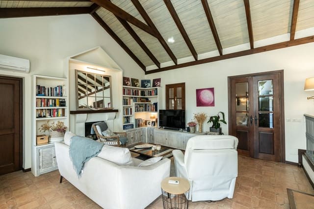 4 slaapkamer Villa te koop in Estepona met zwembad - € 1.695.000 (Ref: 9590175)