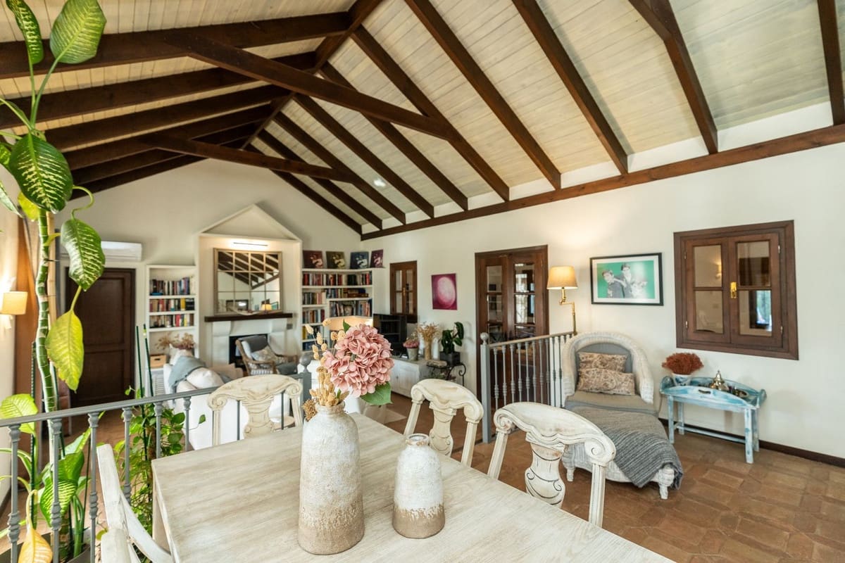 4 slaapkamer Villa te koop in Estepona met zwembad - € 1.695.000 (Ref: 9590175)