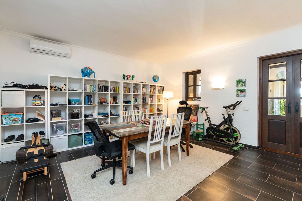 4 slaapkamer Villa te koop in Estepona met zwembad - € 1.695.000 (Ref: 9590175)