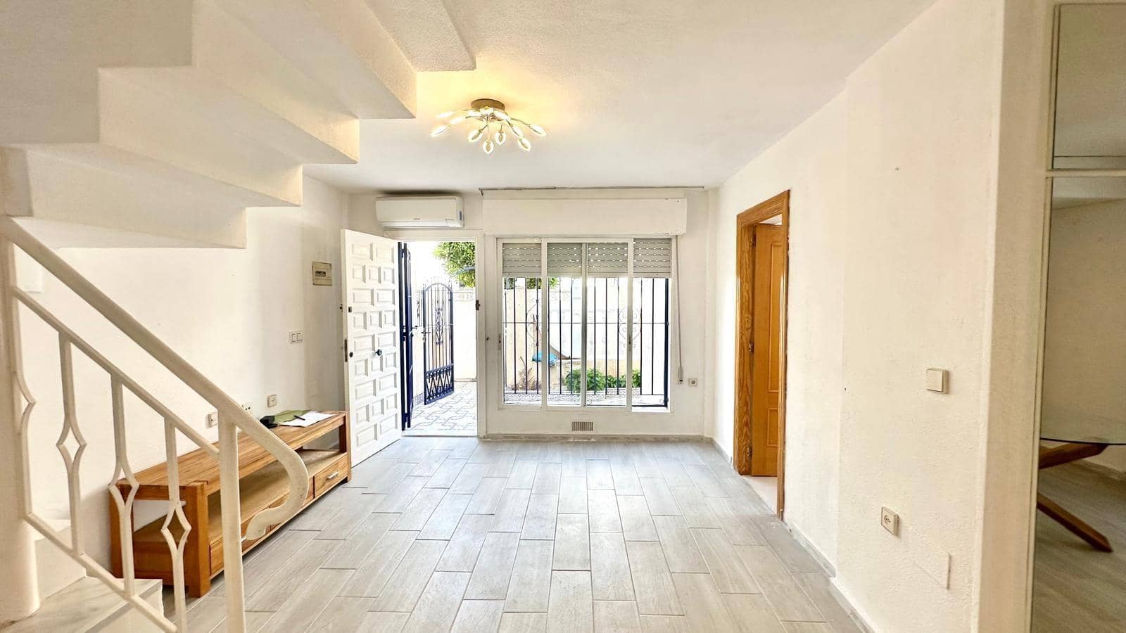 Casa de 3 habitaciones en Torrevieja en venta con piscina - 169.900 € (Ref: 9590193)