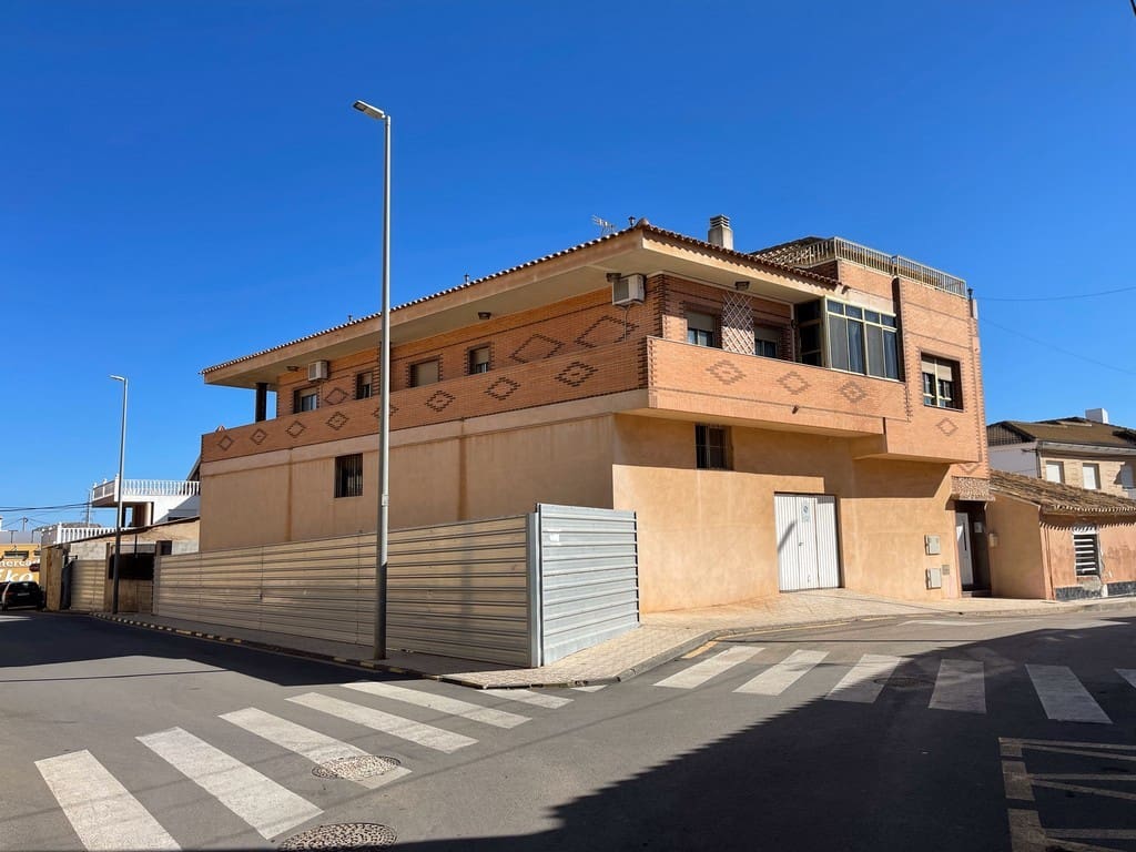 4 bedroom Townhouse for sale in La Union with garage - € 370,000 (Ref: 9590234)