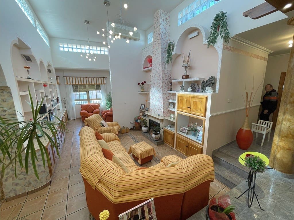 4 bedroom Townhouse for sale in La Union with garage - € 370,000 (Ref: 9590234)