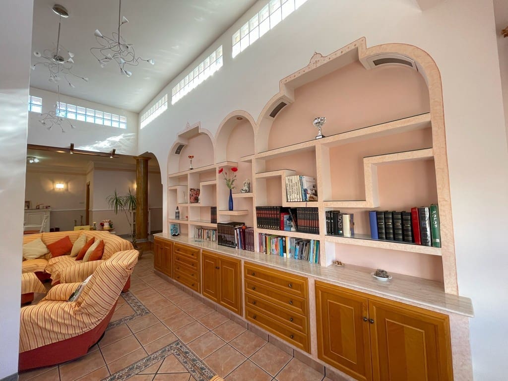 4 bedroom Townhouse for sale in La Union with garage - € 370,000 (Ref: 9590234)