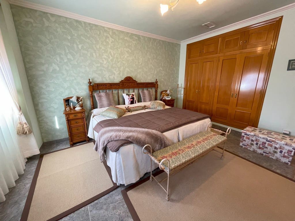 4 bedroom Townhouse for sale in La Union with garage - € 370,000 (Ref: 9590234)