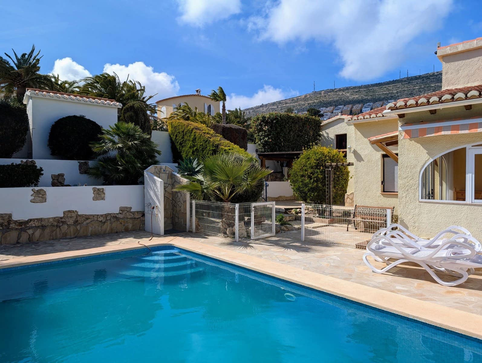 Chalet de 3 habitaciones en Benitachell / Benitatxell en venta con piscina garaje - 499.000 € (Ref: 9590325)