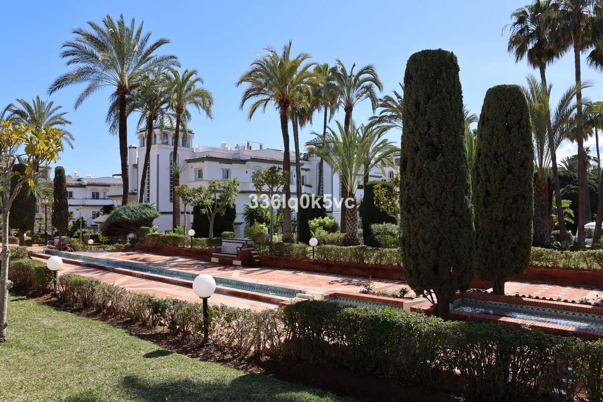 5 bedroom Townhouse for sale in New Golden Mile with pool - € 797,000 (Ref: 9590740)