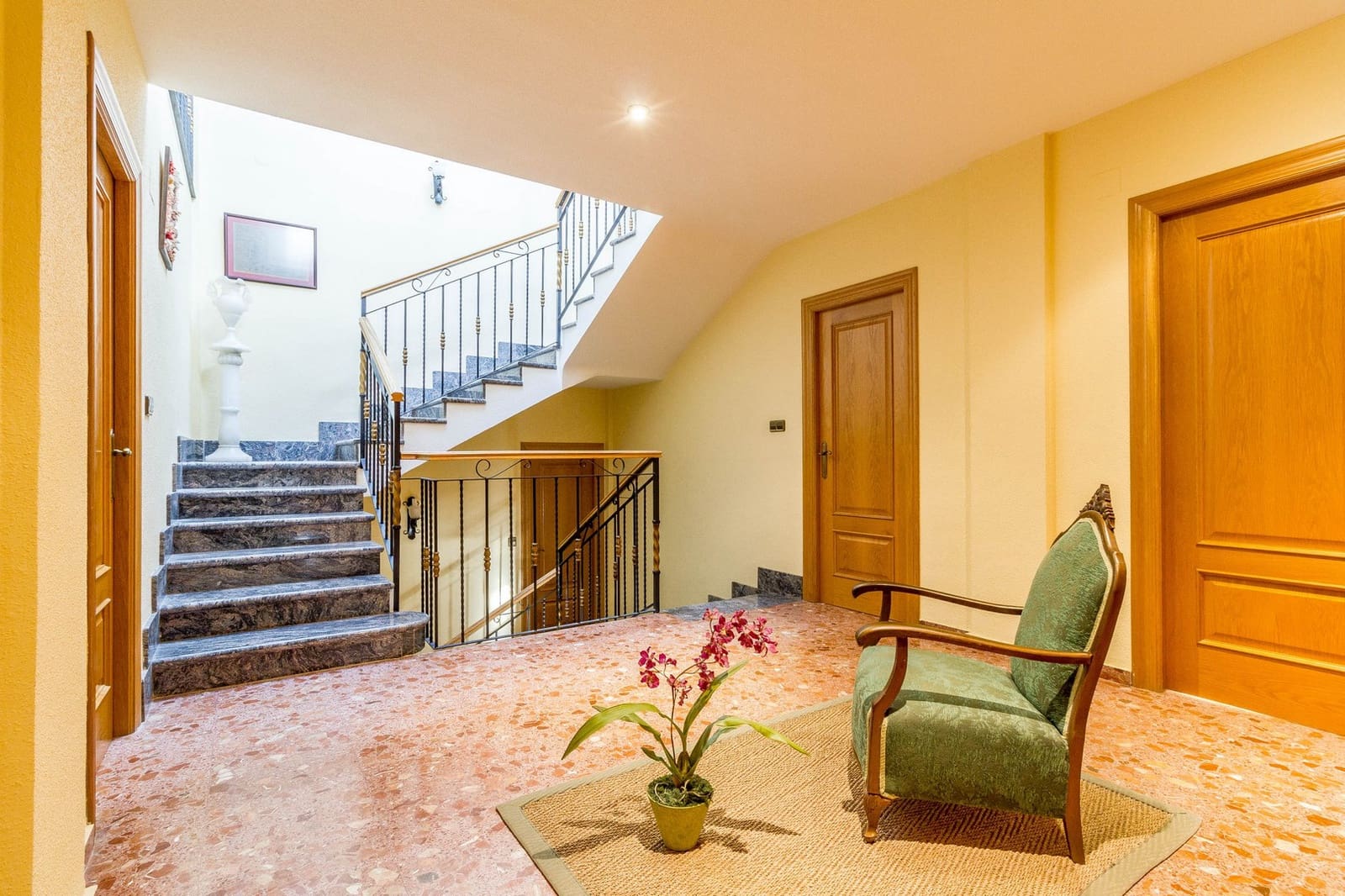 7 bedroom Villa for sale in Yecla with pool - € 600,000 (Ref: 9590922)