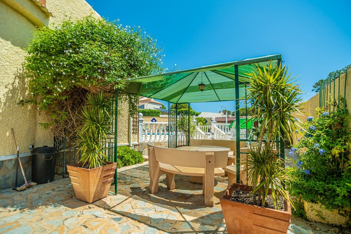 3 sypialnia Willa na sprzedaż w Torrevieja z basenem - 519 000 € (Ref: 9598154)