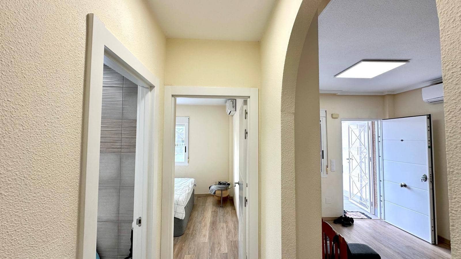 2 makuuhuone Bungalow myytävänä paikassa Torrevieja mukana uima-altaan - 194 900 € (Ref: 9598412)