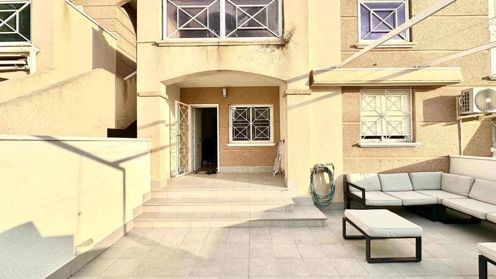 2 makuuhuone Bungalow myytävänä paikassa Torrevieja mukana uima-altaan - 194 900 € (Ref: 9598412)