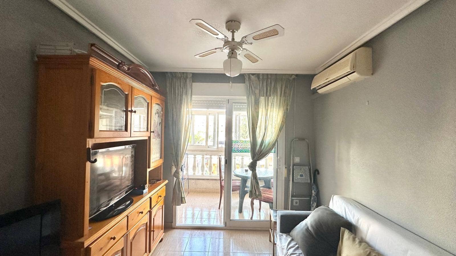 2 Zimmer Apartment zu verkaufen in Torrevieja mit Pool - 119.900 € (Ref: 9598416)