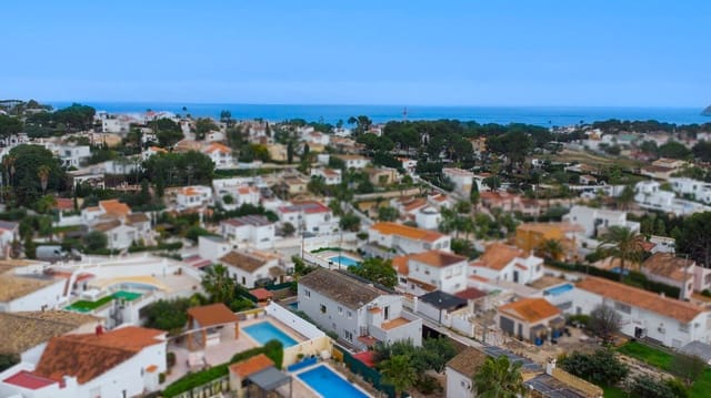 Chalet de 4 habitaciones en Calpe / Calp en venta con piscina garaje - 950.000 € (Ref: 9598910)