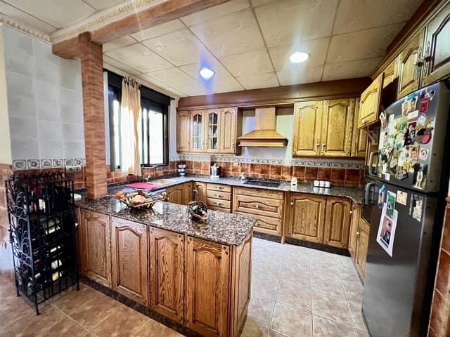 3 soveværelse Byhus til salg i Pinoso - € 137.800 (Ref: 9599456)