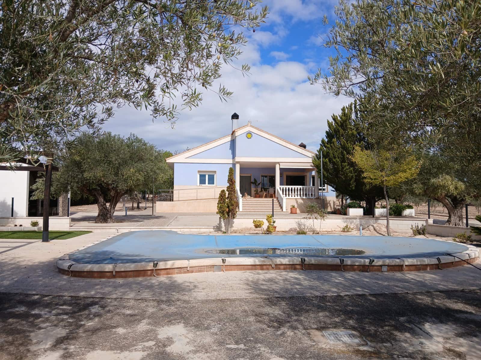 5 soveværelse Villa til salg i Yecla med swimmingpool garage - € 360.000 (Ref: 9600011)