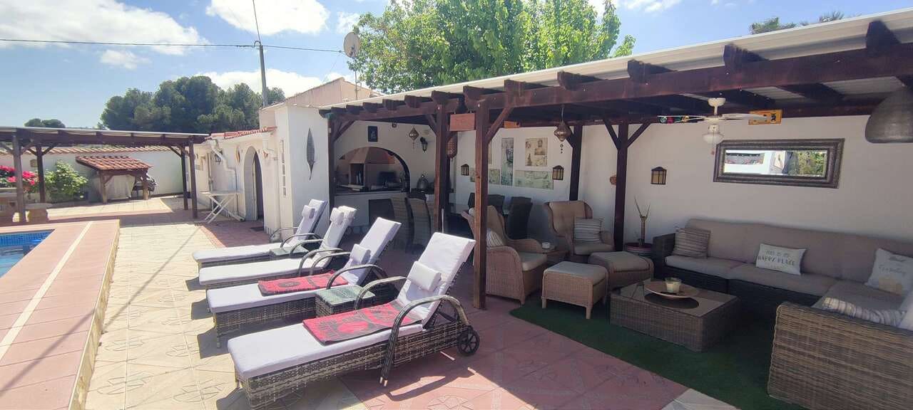 4 soverom Villa til salgs i Sax med svømmebasseng garasje - € 495 995 (Ref: 9600075)