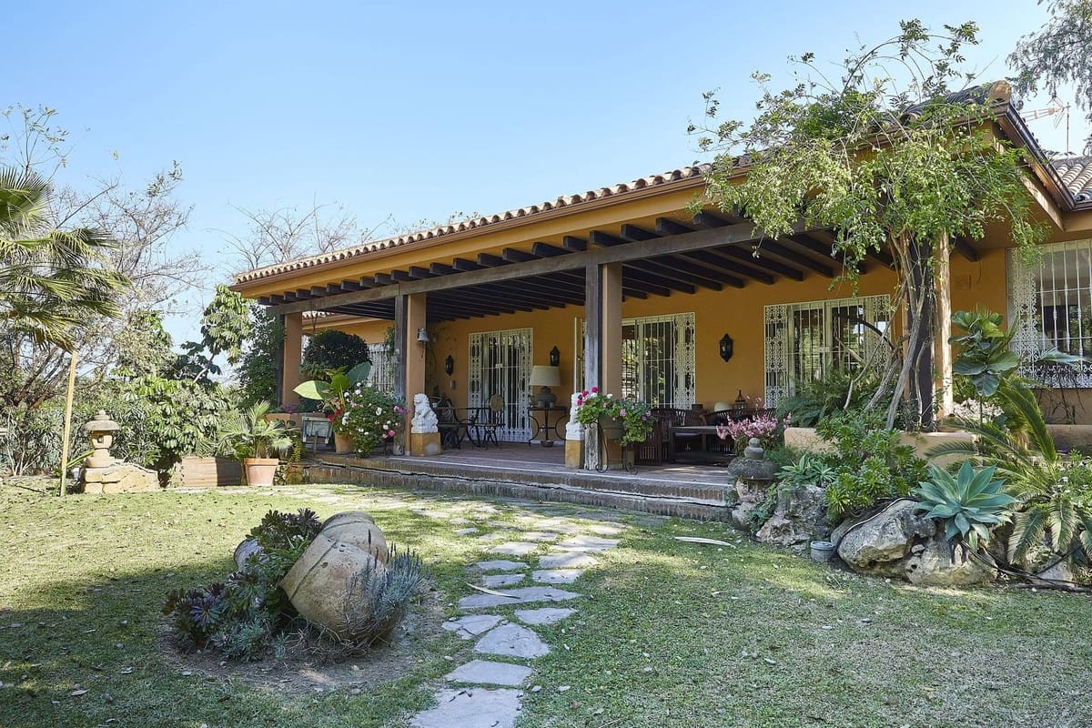 5 bedroom Villa for sale in Golden Mile with pool - € 3,200,000 (Ref: 9600076)