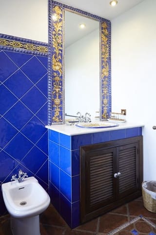 5 bedroom Villa for sale in Golden Mile, Marbella with pool - € 3,200,000 (Ref: 9600076)