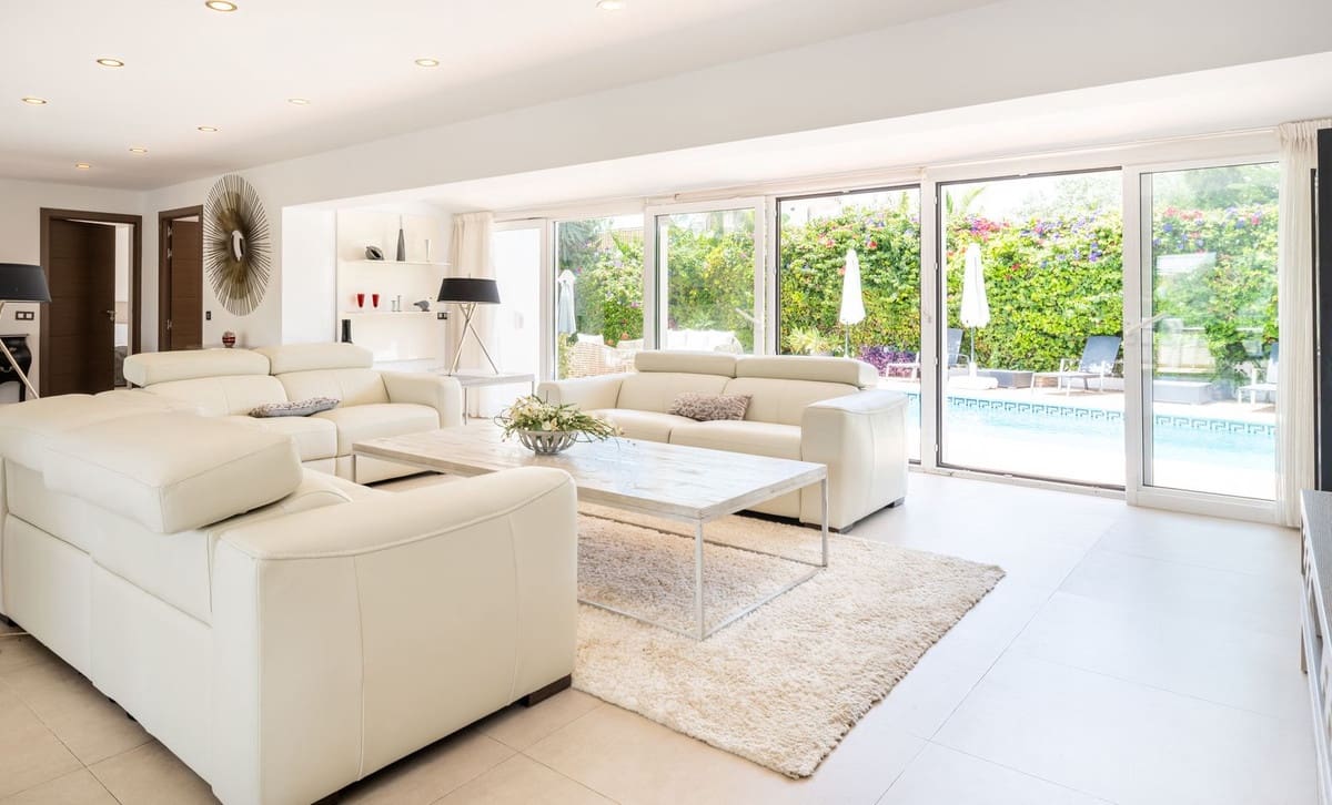 8 bedroom Villa for sale in San Pedro de Alcantara with pool - € 3,000,000 (Ref: 9602341)