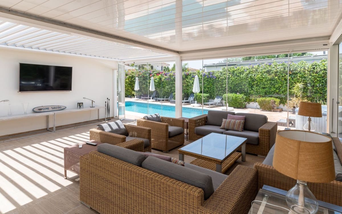 8 bedroom Villa for sale in San Pedro de Alcantara with pool - € 3,000,000 (Ref: 9602341)