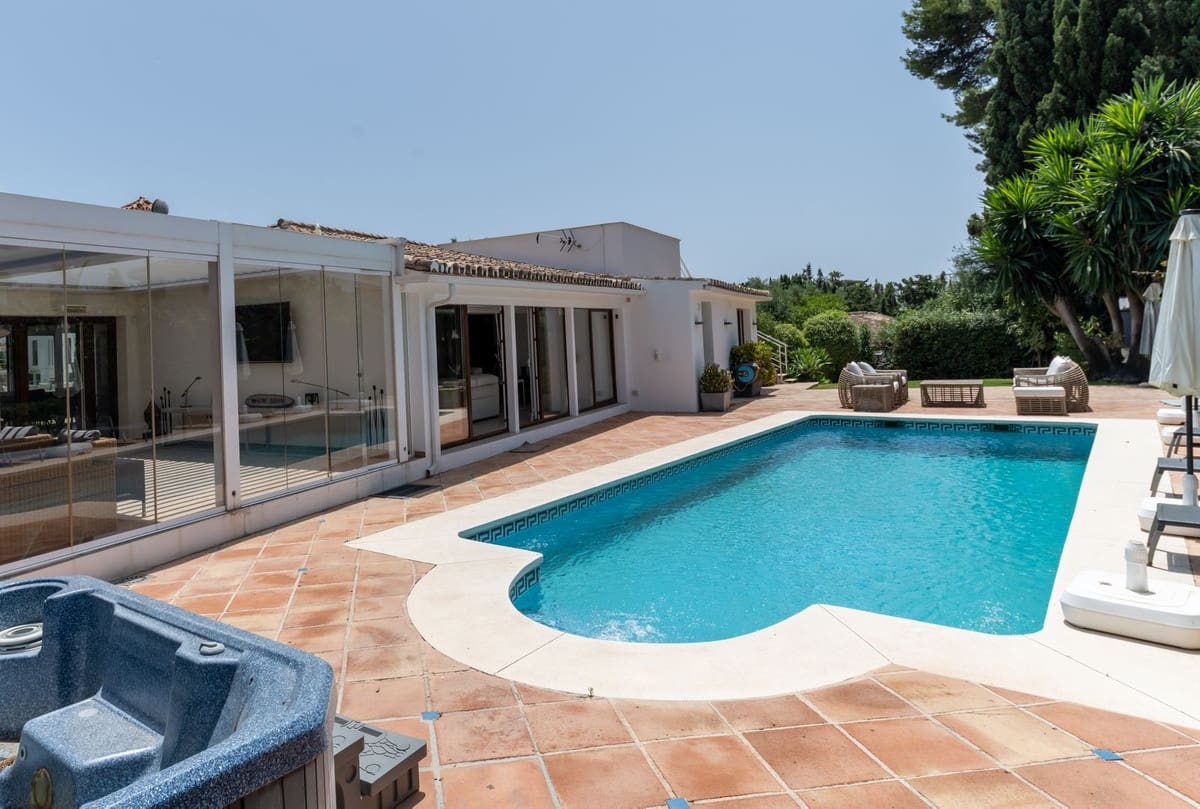 8 bedroom Villa for sale in San Pedro de Alcantara with pool - € 3,000,000 (Ref: 9602341)
