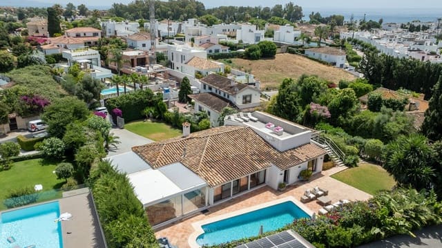 8 bedroom Villa for sale in San Pedro de Alcantara, Marbella with pool - € 3,000,000 (Ref: 9602341)