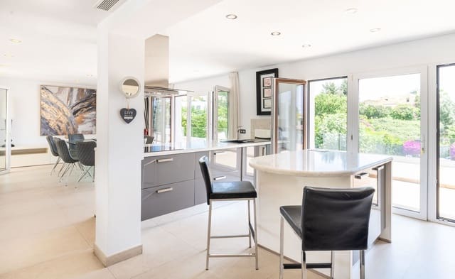 8 Zimmer Villa zu vermieten in San Pedro de Alcantara, Marbella mit Pool - 15.000 € (Ref: 9602342)