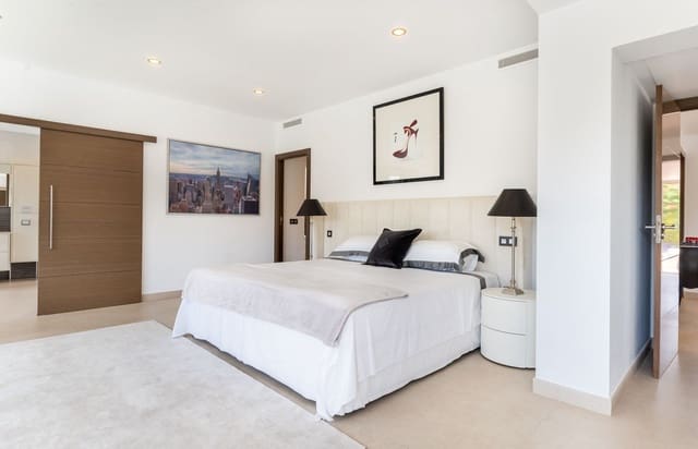 8 Zimmer Villa zu vermieten in San Pedro de Alcantara, Marbella mit Pool - 15.000 € (Ref: 9602342)