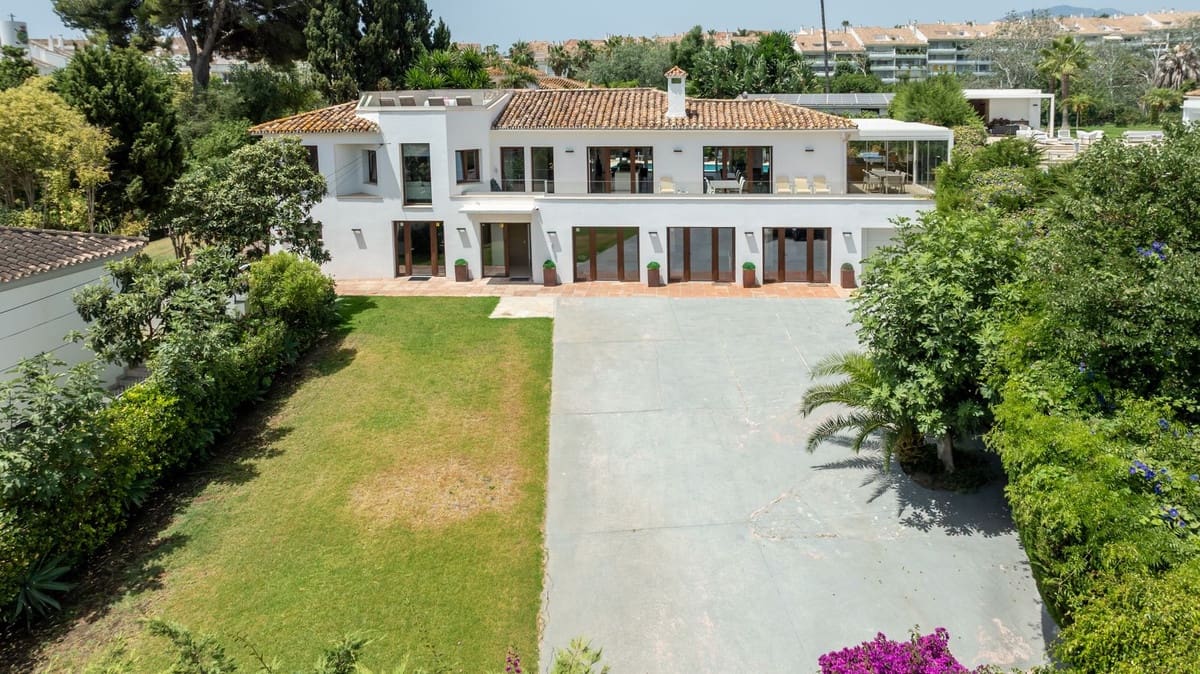 8 Zimmer Villa zu vermieten in San Pedro de Alcantara mit Pool - 15.000 € (Ref: 9602342)