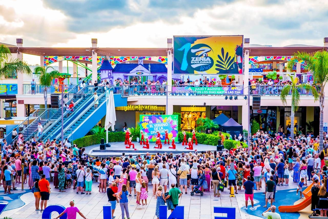 2 bedroom Apartment for sale in Villamartin with pool garage - € 199,999 (Ref: 9605270)