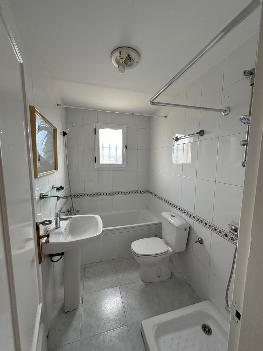 2 bedroom Bungalow for sale in Torrevieja with pool - € 120,000 (Ref: 9606438)