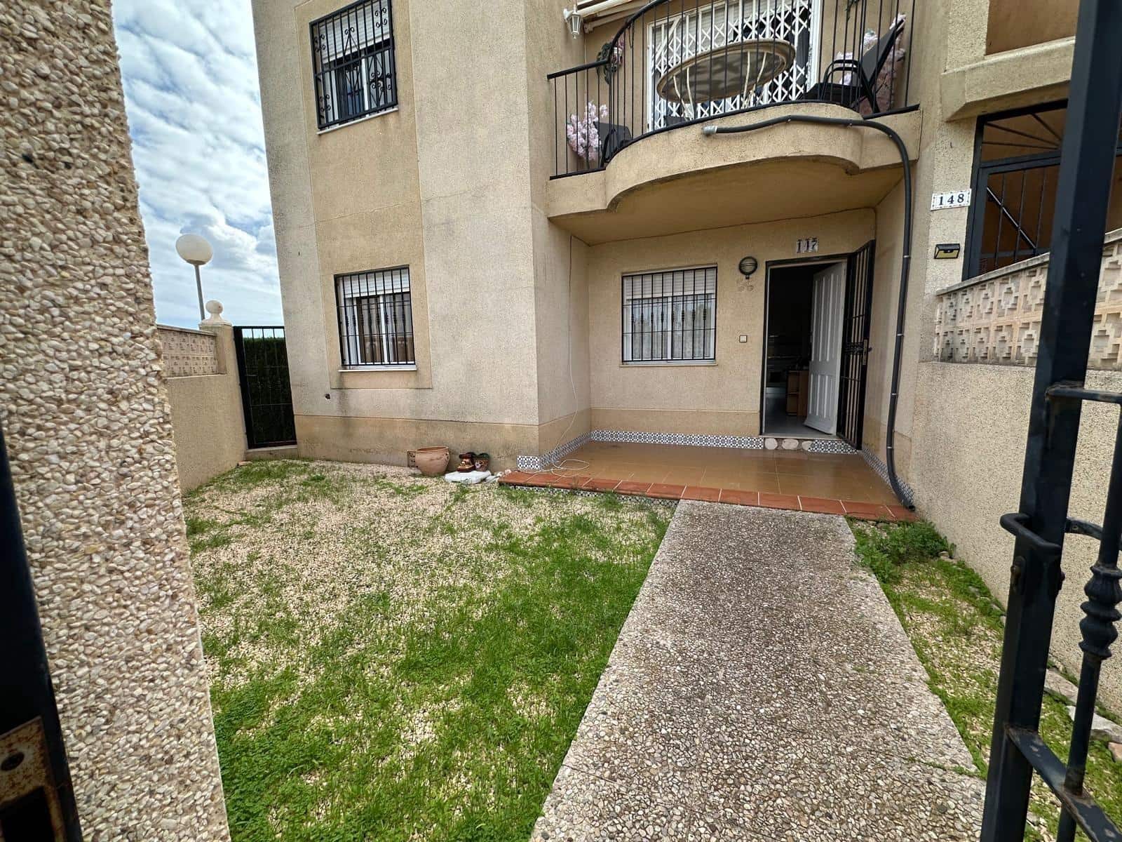 2 bedroom Bungalow for sale in Torrevieja with pool - € 120,000 (Ref: 9606438)