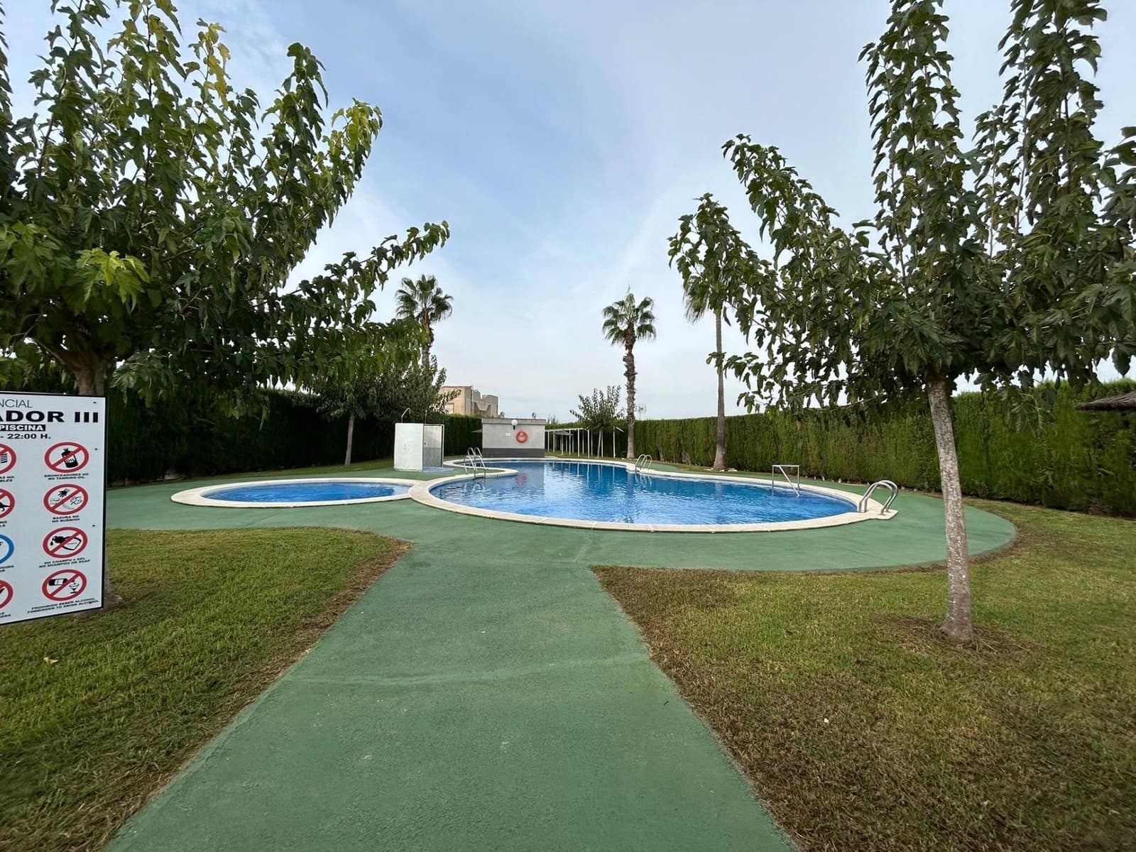 2 bedroom Bungalow for sale in Torrevieja with pool - € 120,000 (Ref: 9606438)