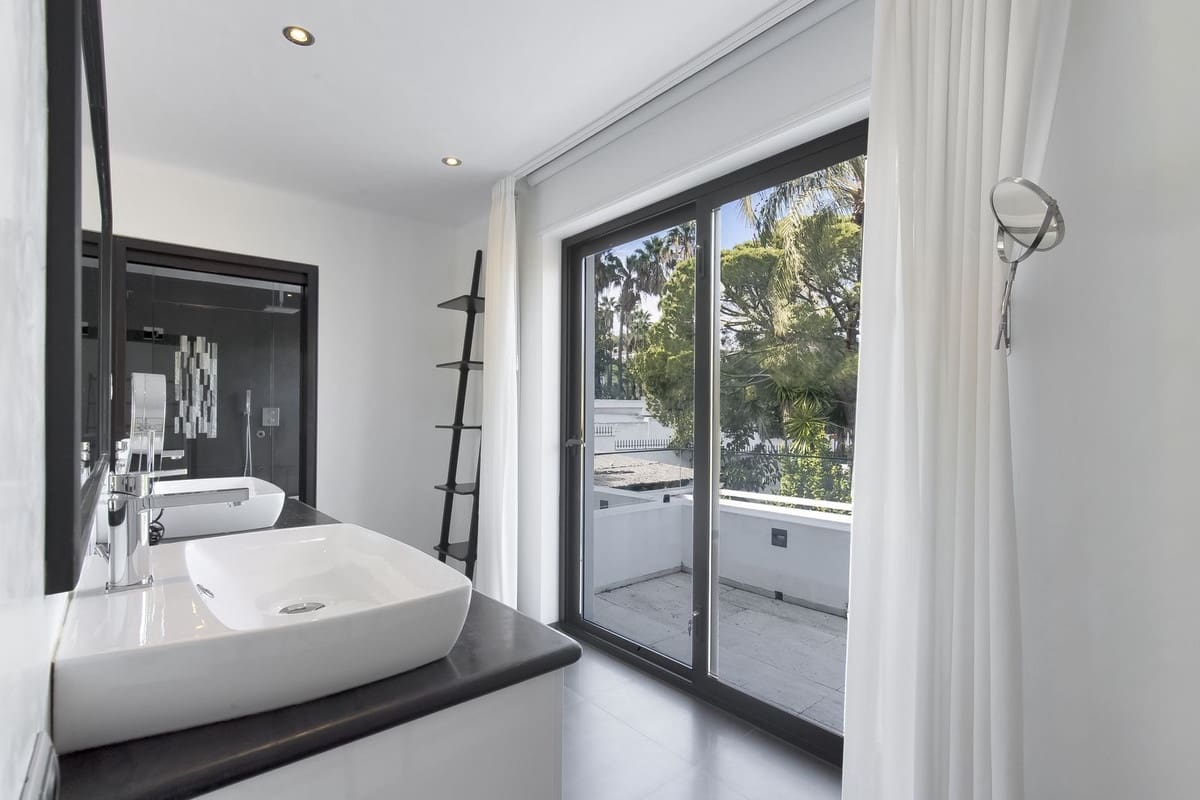 5 chambre Villa/Maison à vendre à Nueva Andalucia avec piscine - 1 850 000 € (Ref: 9607021)