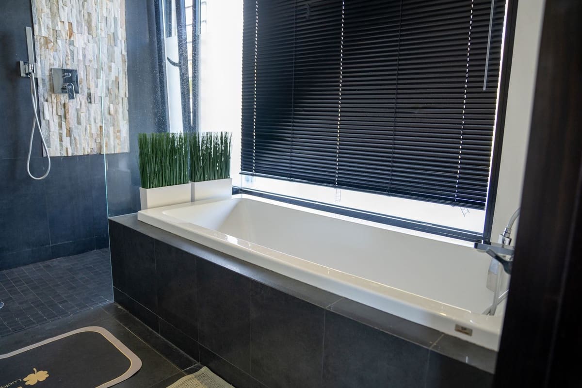 5 chambre Villa/Maison à vendre à Nueva Andalucia avec piscine - 1 850 000 € (Ref: 9607021)