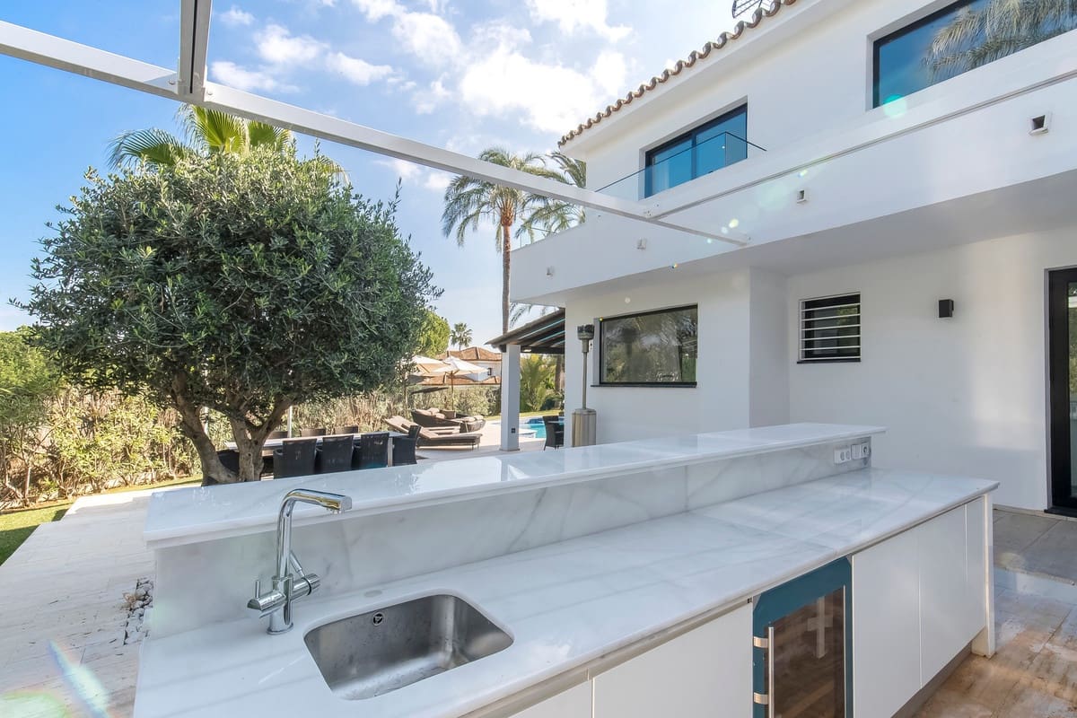 5 chambre Villa/Maison à vendre à Nueva Andalucia avec piscine - 1 850 000 € (Ref: 9607021)