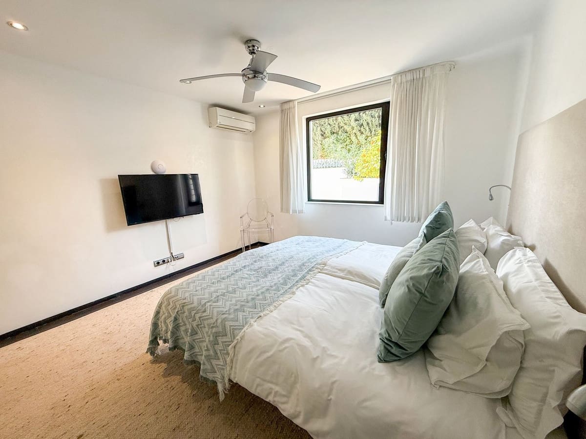 5 chambre Villa/Maison à vendre à Nueva Andalucia avec piscine - 1 850 000 € (Ref: 9607021)