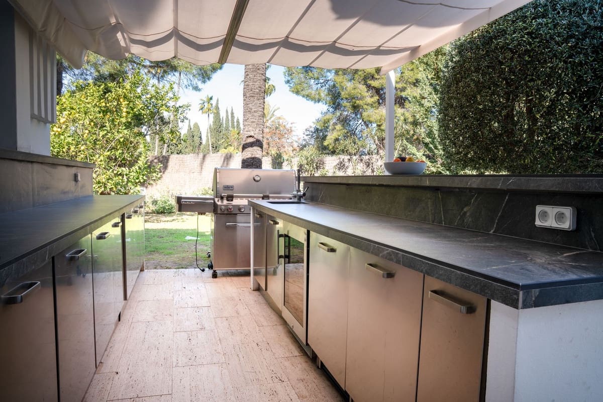 5 chambre Villa/Maison à vendre à Nueva Andalucia avec piscine - 1 850 000 € (Ref: 9607021)