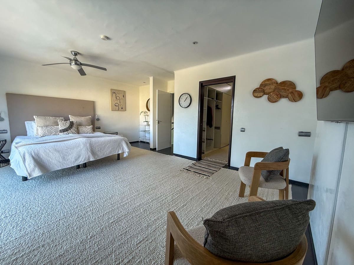 5 chambre Villa/Maison à vendre à Nueva Andalucia avec piscine - 1 850 000 € (Ref: 9607021)