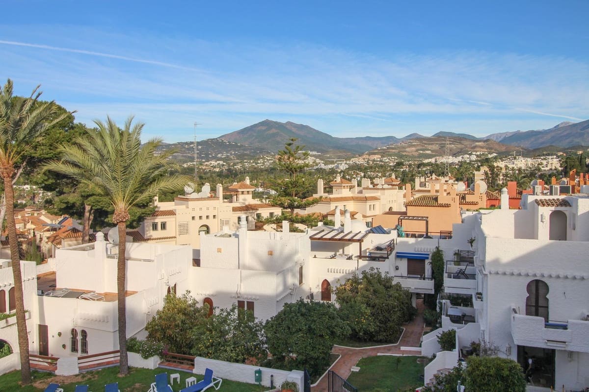 2 soveværelse Lejlighed til salg i Nueva Andalucia med swimmingpool - € 525.000 (Ref: 9614121)
