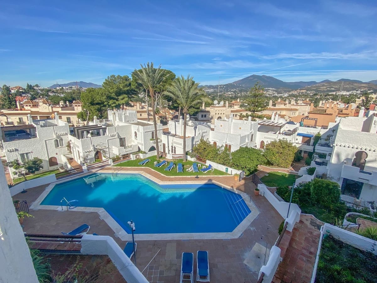 2 soveværelse Lejlighed til salg i Nueva Andalucia med swimmingpool - € 525.000 (Ref: 9614121)