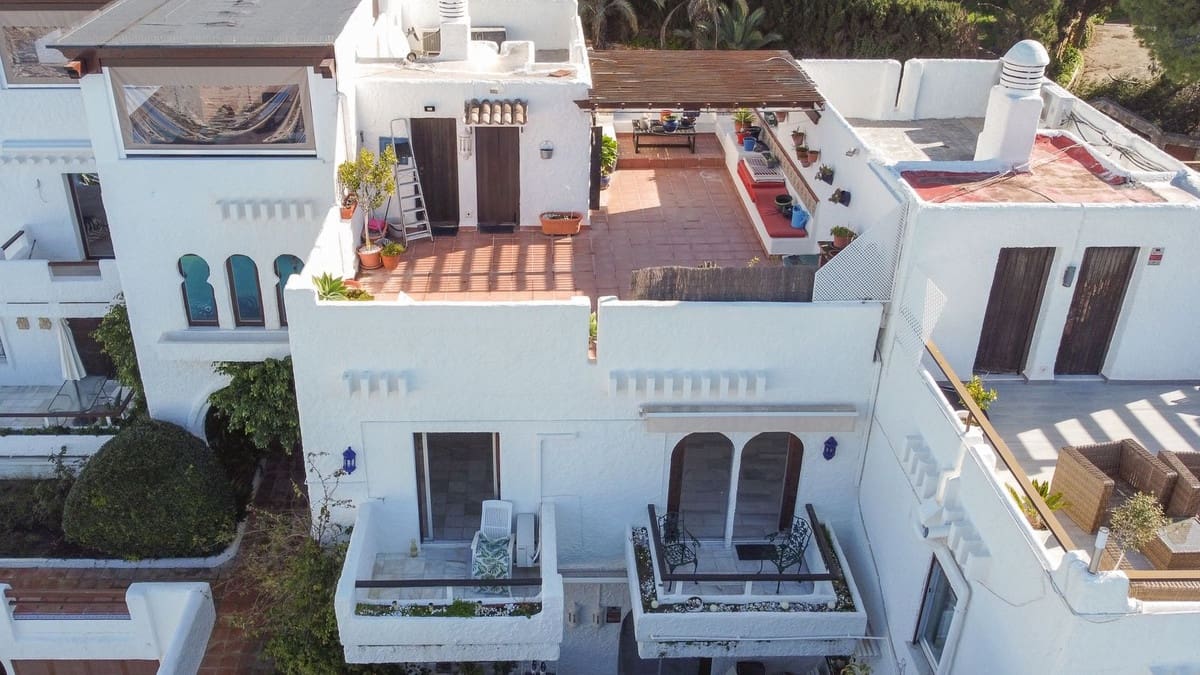 2 soveværelse Lejlighed til salg i Nueva Andalucia med swimmingpool - € 525.000 (Ref: 9614121)