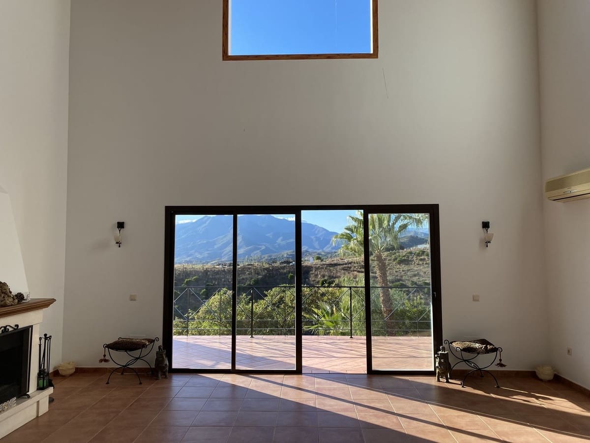 4 bedroom Villa for sale in Mijas with pool - € 1,450,000 (Ref: 9614127)