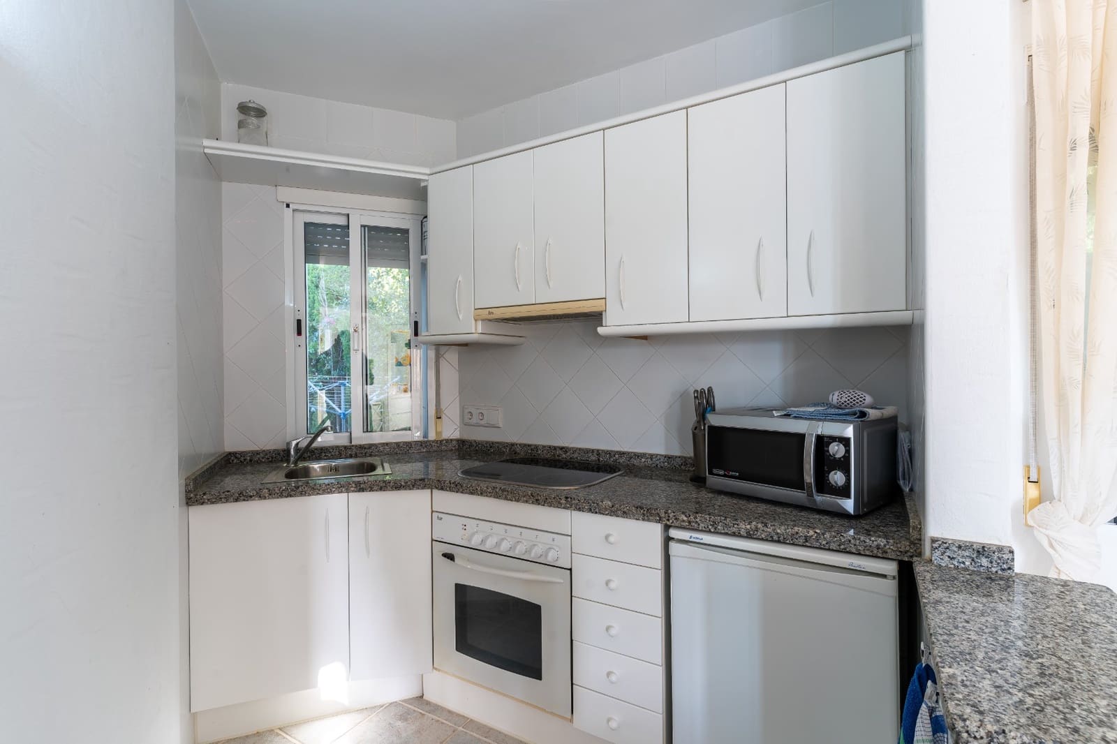 3 bedroom Villa for sale in Busot with pool garage - € 595,000 (Ref: 9614254)