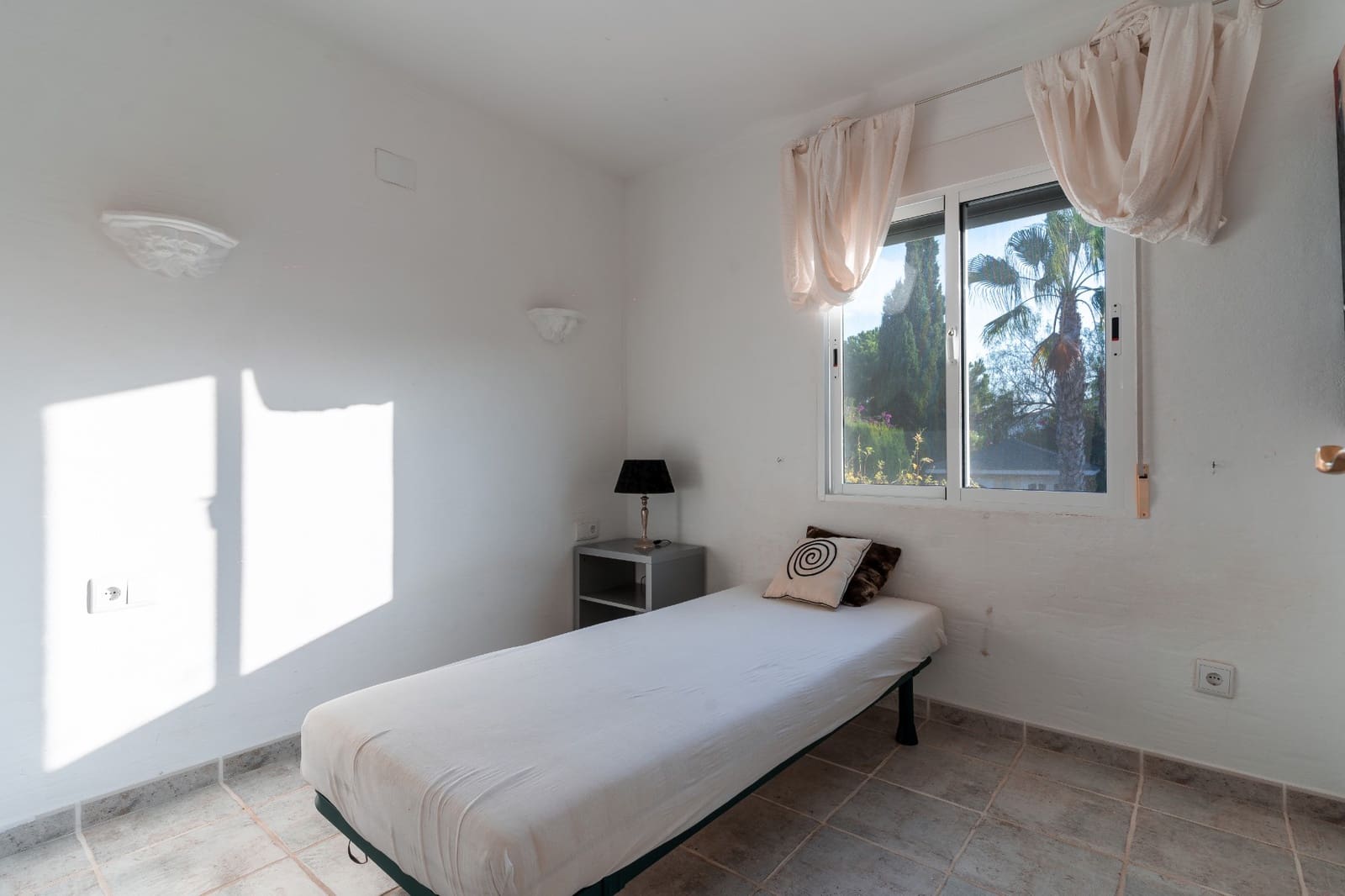 3 bedroom Villa for sale in Busot with pool garage - € 595,000 (Ref: 9614254)