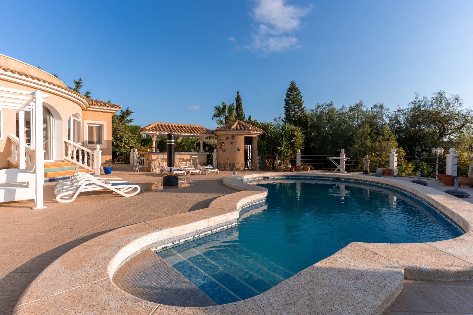 3 bedroom Villa for sale in Busot with pool garage - € 595,000 (Ref: 9614254)