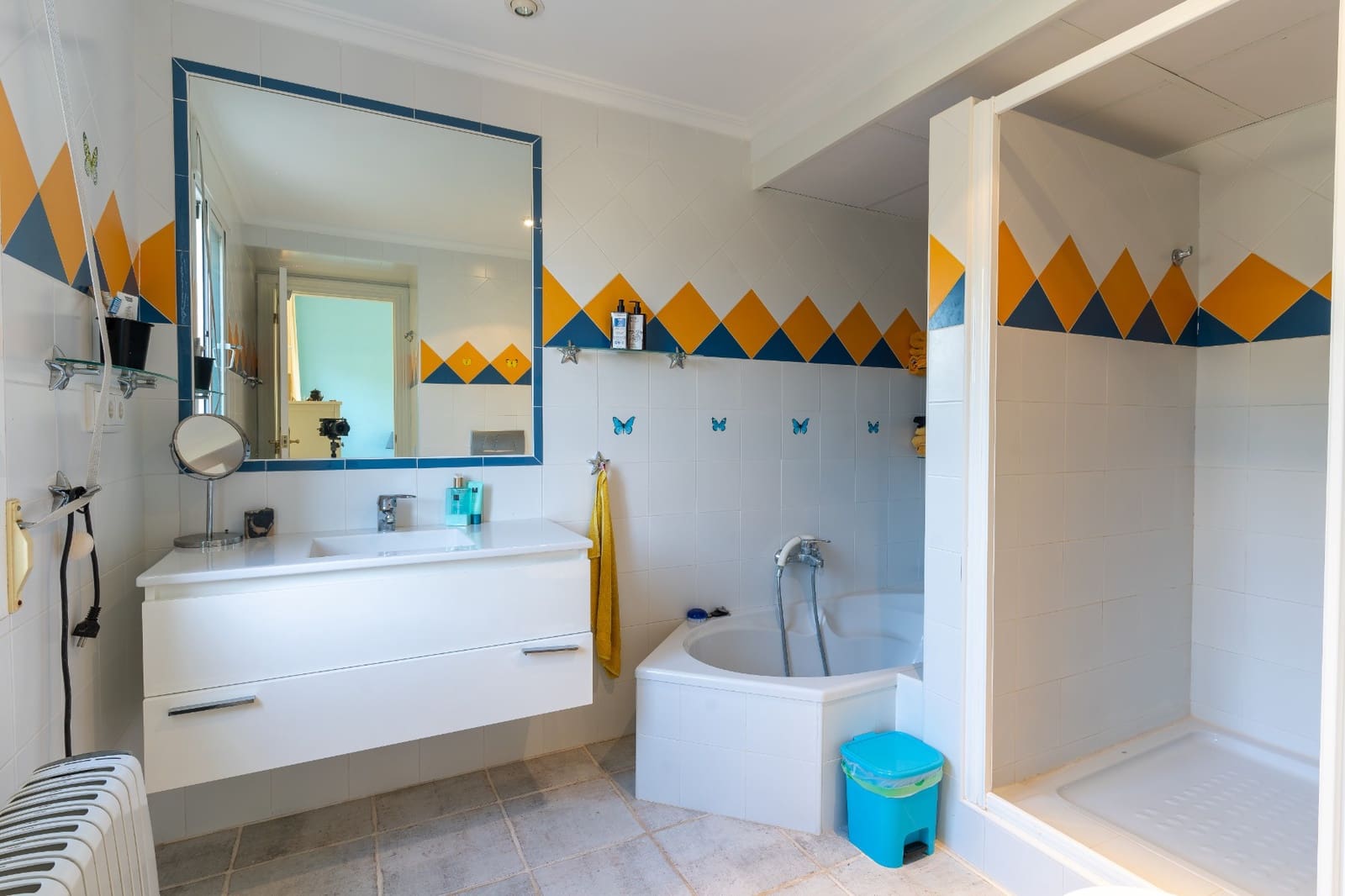 3 bedroom Villa for sale in Busot with pool garage - € 595,000 (Ref: 9614254)