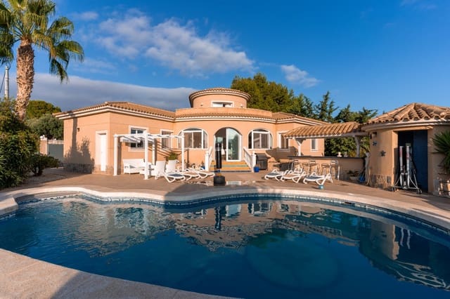 3 bedroom Villa for sale in Busot with pool garage - € 595,000 (Ref: 9614254)