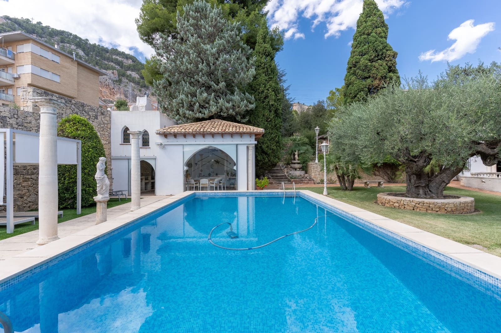 7 bedroom Villa for sale in Alcoy / Alcoi with garage - € 2,120,000 (Ref: 9614259)