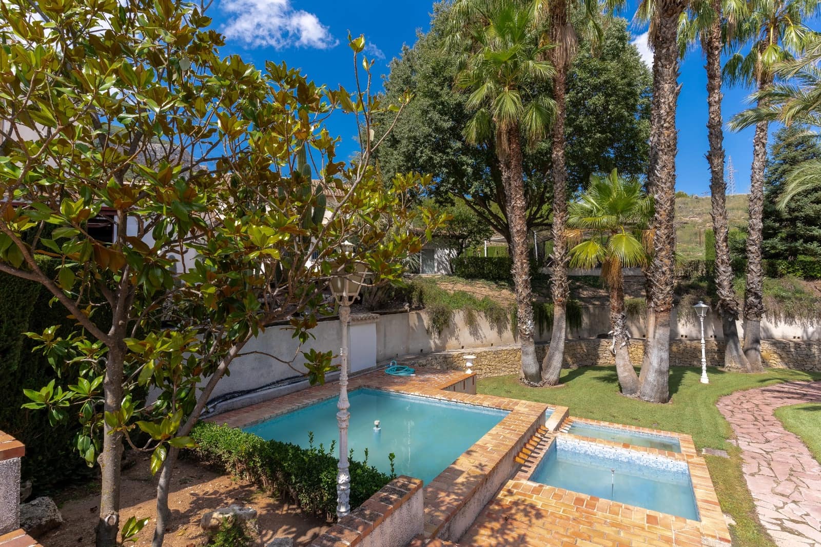 7 bedroom Villa for sale in Alcoy / Alcoi with garage - € 2,120,000 (Ref: 9614259)