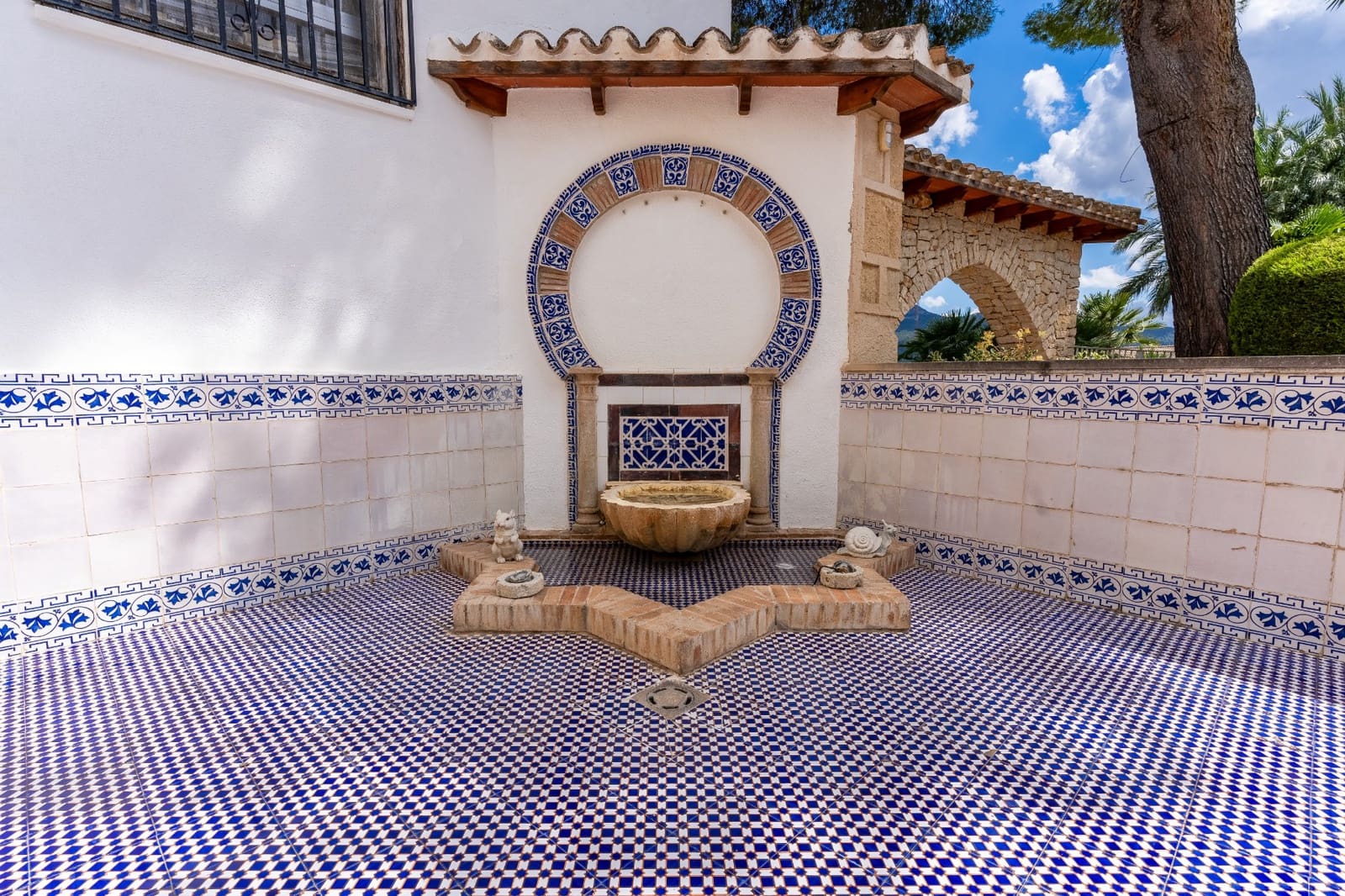 7 bedroom Villa for sale in Alcoy / Alcoi with garage - € 2,120,000 (Ref: 9614259)